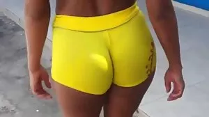 Νεαρός τύπος που γαμάει τα μεγάλα βυζιά MILF