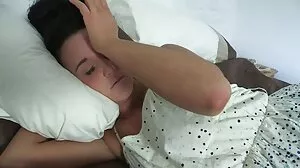 Ο ερασιτέχνης BBW παθαίνει λαιμό από έναν μεγάλο σκληρό κόκορα