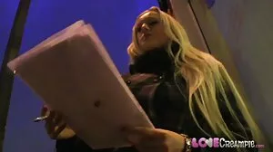 Έβενος φίλος που ρουφάει τα μαύρα βυζιά μου