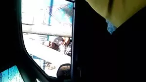 Ο καυλιάρης νταής θέλει να γαμήσει αυτόν τον κώλο του MILF