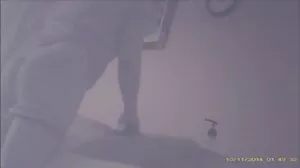 Η γαμημένη, μπούστος ξανθιά, πιάνει τα δάχτυλά της