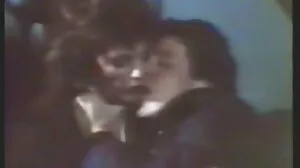 Το παιχνίδι αγοριών τρώει γαϊδούρι με κούγκαρ Carolyn Jewels και γεμίζει το στόμα της με cum