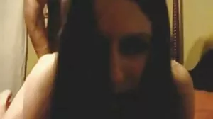 Ο παχουλός έφηβος shemale χαϊδεύει το πουλί αξιοπρεπούς μεγέθους στο ντους