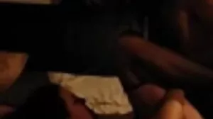 Μικροσκοπικός Ασιάτης γαμάει το μεγάλο μαύρο πουλί