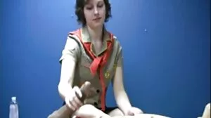 Παιχνίδι έφηβη λεσβία παίρνει strapon fucked
