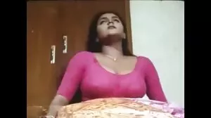 Horny MILF Farrah Dahl και Janet Mason μοιράζεται κόκορας σε παιχνίδι τριών ατόμων