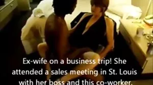Η μελαχρινή MILF με μεγάλα βυζιά γαμιέται από τον θετό γιο της