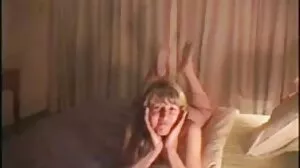Μικροσκοπική ξανθιά Elsa Jean Stretched