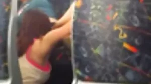 Μικροσκοπική σεξουαλική βόμβα Η Μέγκαν Ρέιν ρουφάει τον Ντικ και γαμάει στο τρίο