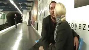 Πολύ τυχερός περβ γαμάει το αφεντικό του, τη σύζυγό του με βαρύ στήθος