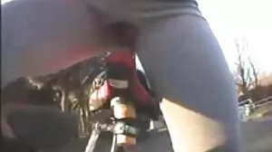 Toe ρουφήχτηκε milf cuckolder σε διαφυλετικό 3way